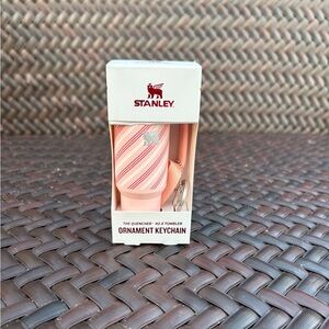 NIB Stanley Ornament Keychain Strawberry
Cream Twist (2025 released)